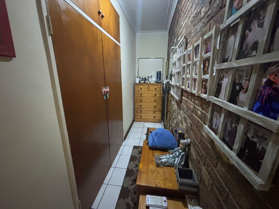 5 Bedroom Property for Sale in Parys Free State